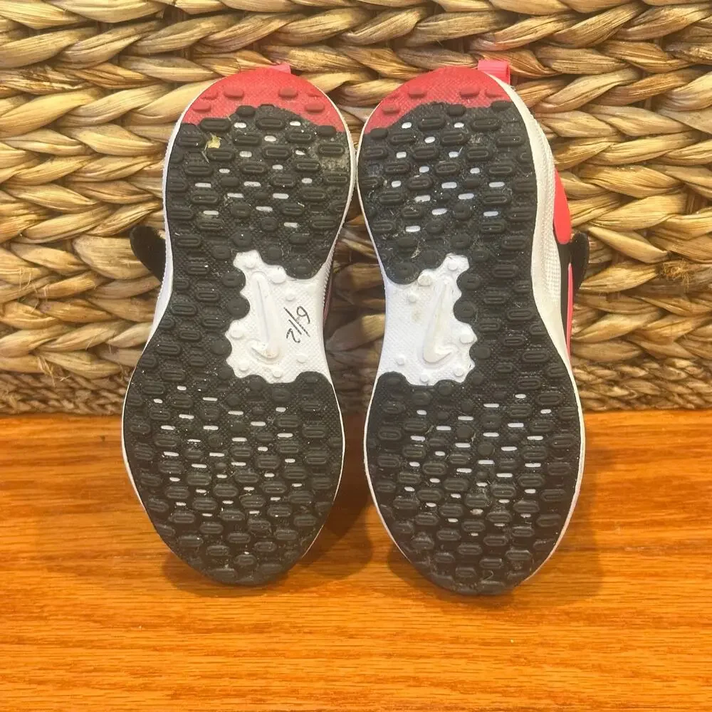 Nike Revolution 7 Sneakers sz 9 Kids Nike Sneakers
